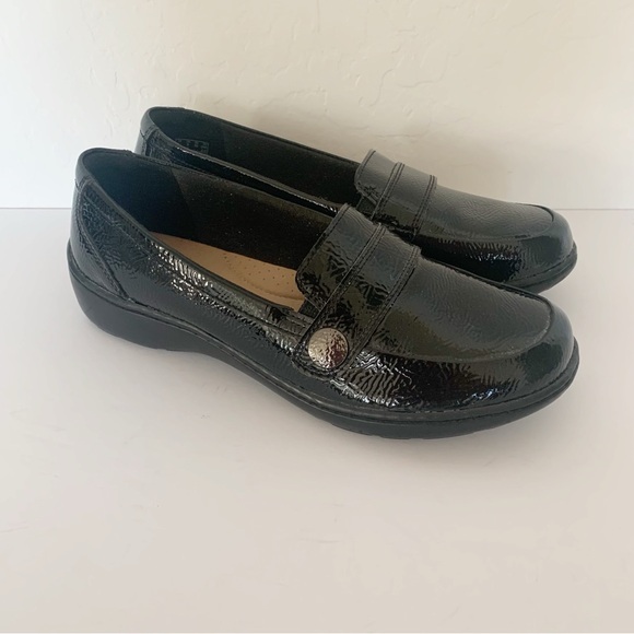 EUC Clarks Collection Cora Daisy Black Glossy Leather Slip On Loafer Size 8W - Picture 1 of 12